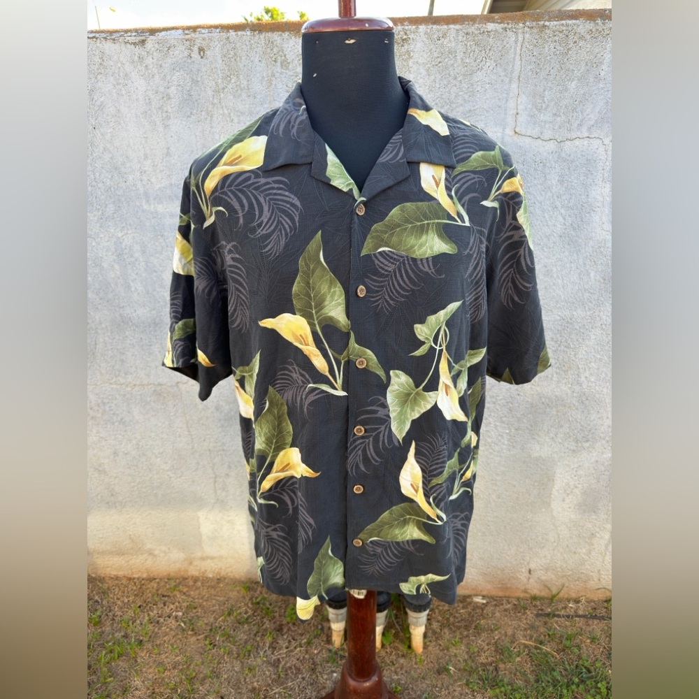 PreOwned Tommy Bahama Hawaiian Print Multicolored Men's Large 100% Silk
